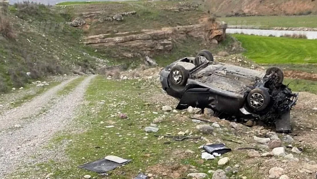 Siirt'te kontrolden çıkan araç devrildi: 2 yaralı