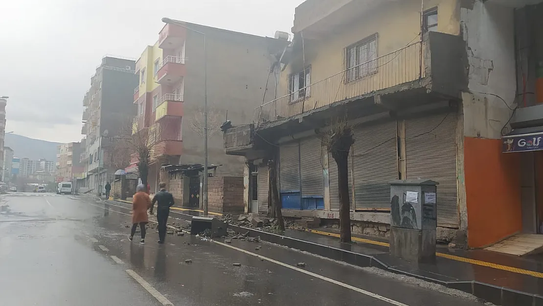 Siirt'te Bina Çöktü