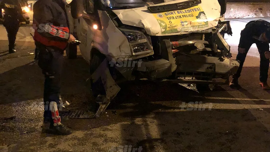 Siirt'te İki Araç Çarpıştı: 3 Yaralı