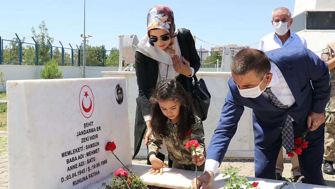 Siirt'te '15 Temmuz Demokrasi Ve Milli Birlik Günü' Şehitlik Ziyareti İle Başladı