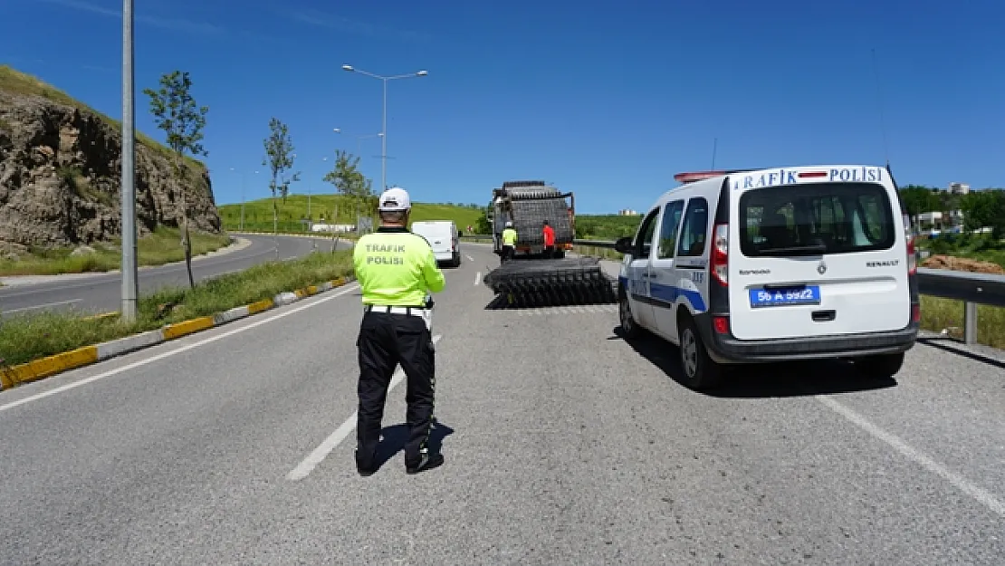 YOLA SAVRULAN DEMİRLER KORKUTTU