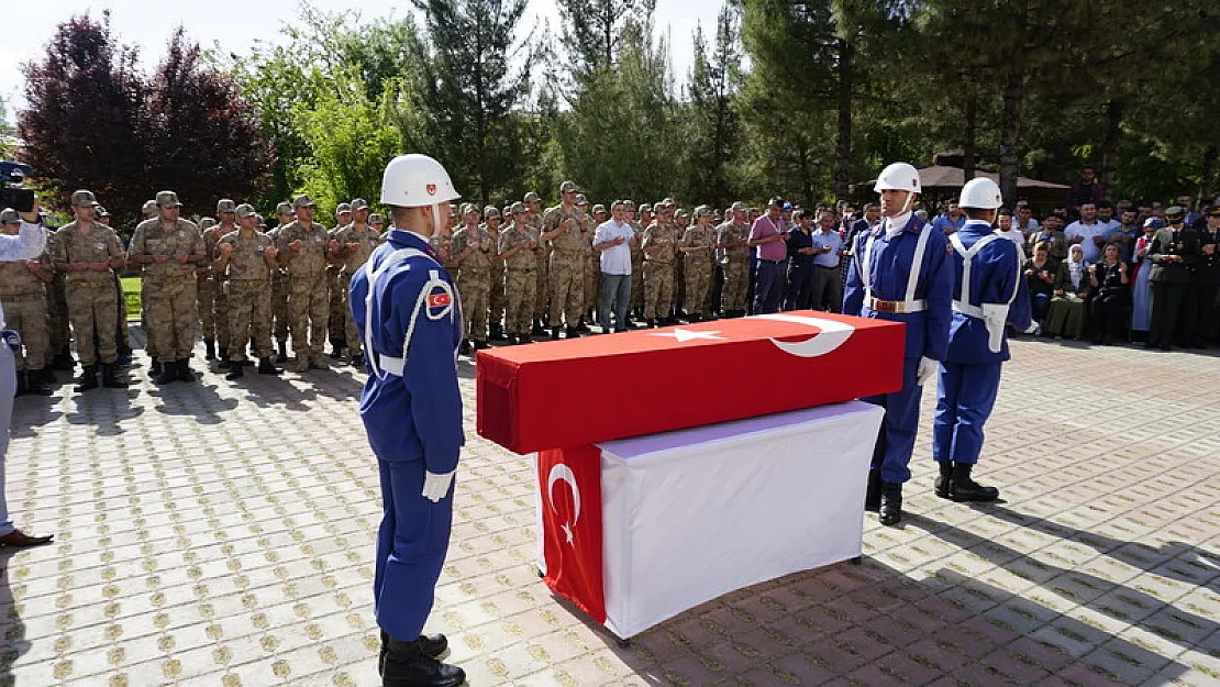 Şehit korucu son yolculuğuna uğurlandı