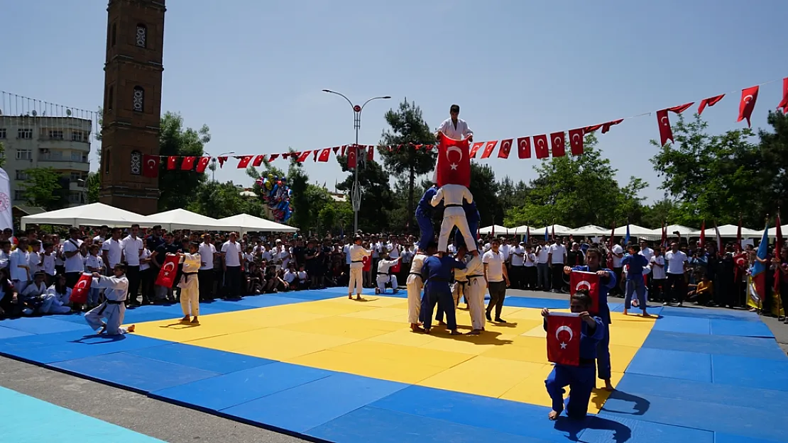 19 Mayıs Coşkuyla Kutlandı