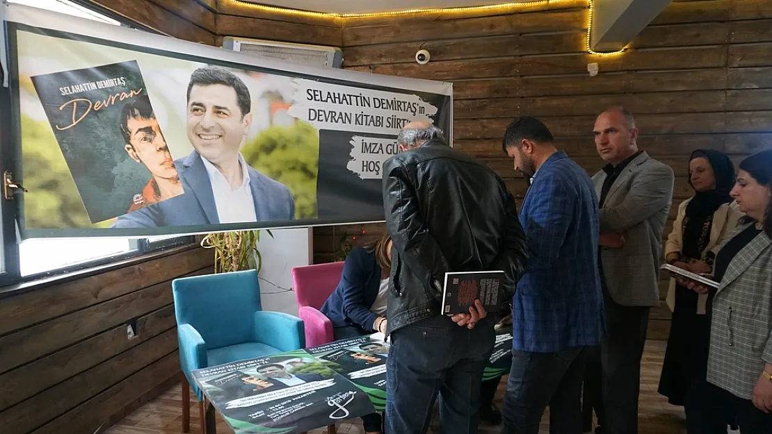 HDP SİİRT milletvekilleri, Demirtaş'ın yeni öykü kitabı Devran'ı İmzaladı