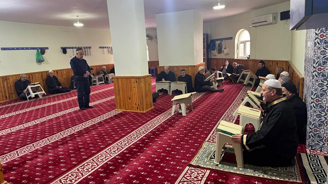 Abdulkerim Kuzu Kadir Camii'nde Üç Ayların Manevi Geleneği Devam Ediyor