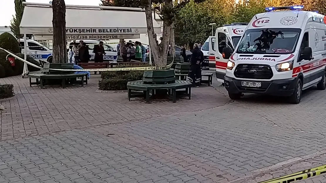 Adana'da mezarlıktaki silahlı saldırıda 3 kadın hayatını kaybetti