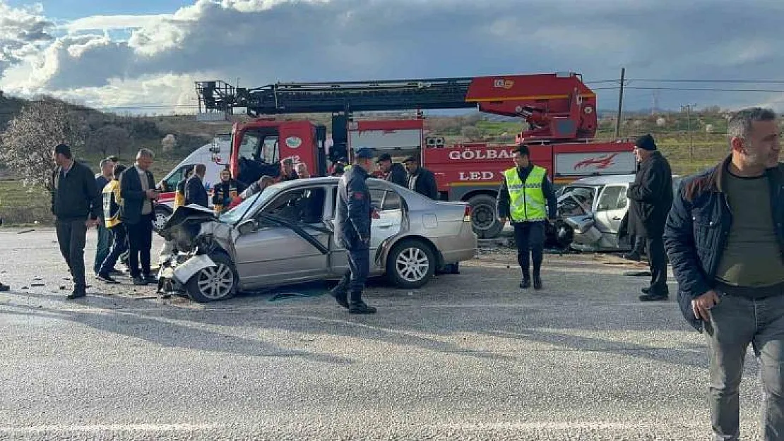 Adıyaman'da iki otomobil  çarpıştı: 1 ölü, 3 yaralı