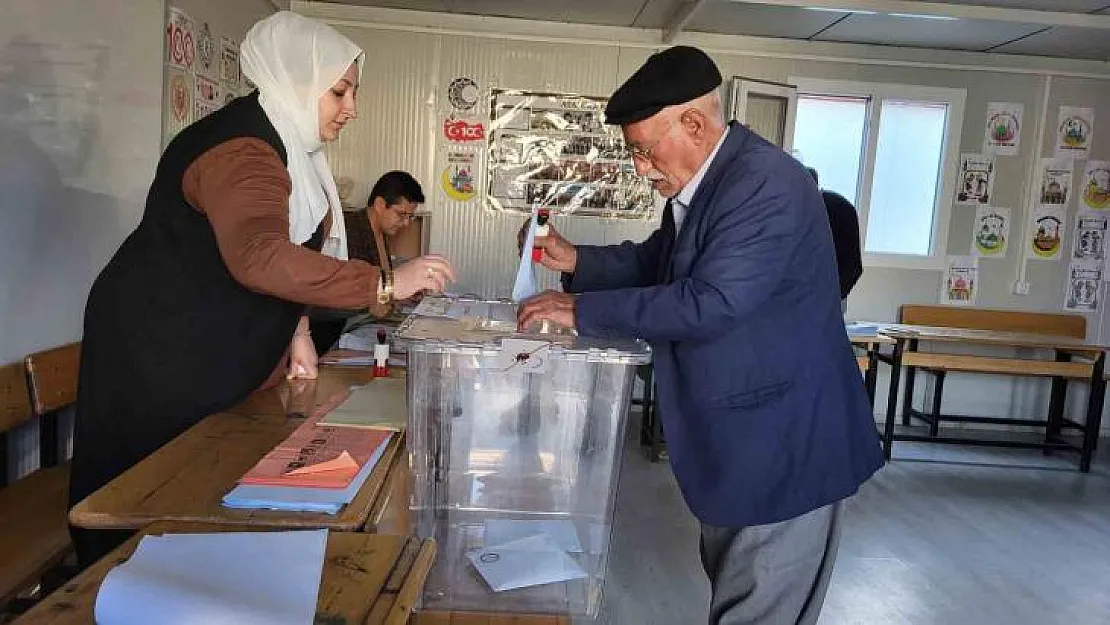 Adıyaman'da oy kullanma işlemi başladı