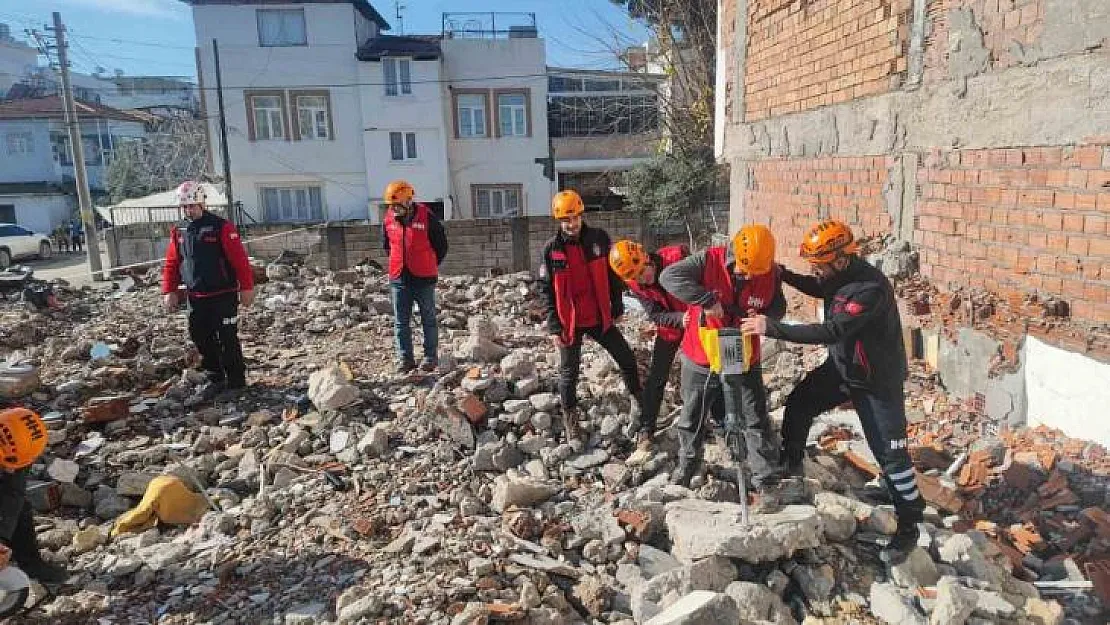 Adıyaman'da uygulamalı deprem tatbikatı yapıldı