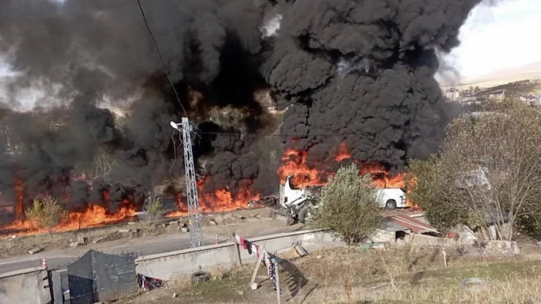 Ağrı'da kazaya karışan yolcu otobüsü, tanker ve TIR alev aldı: Ölü ve yaralılar var