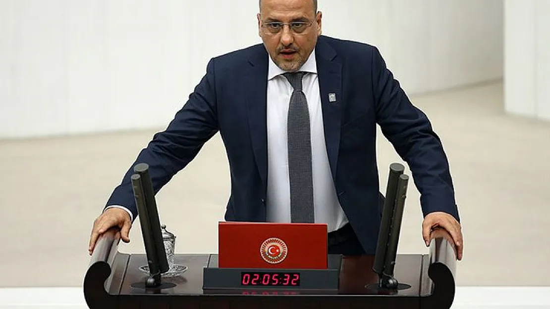 Ahmet Şık Türkiye İşçi Partisi'ne katıldı