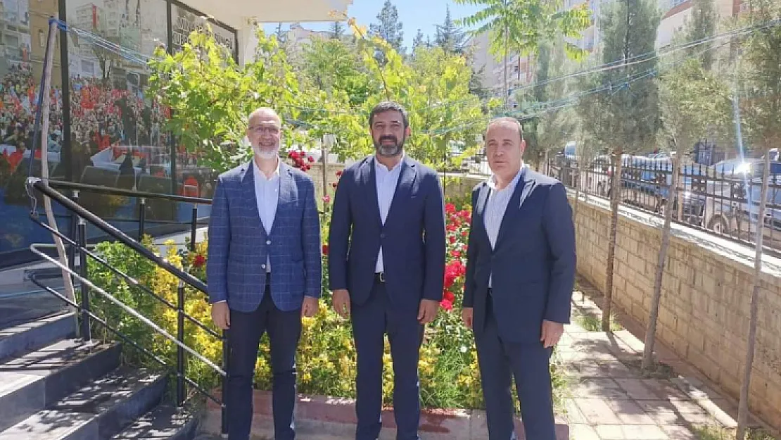 AK Parti Çevre, Şehir ve Kültür Başkan Yardımcısı Dinçel Siirt'te 