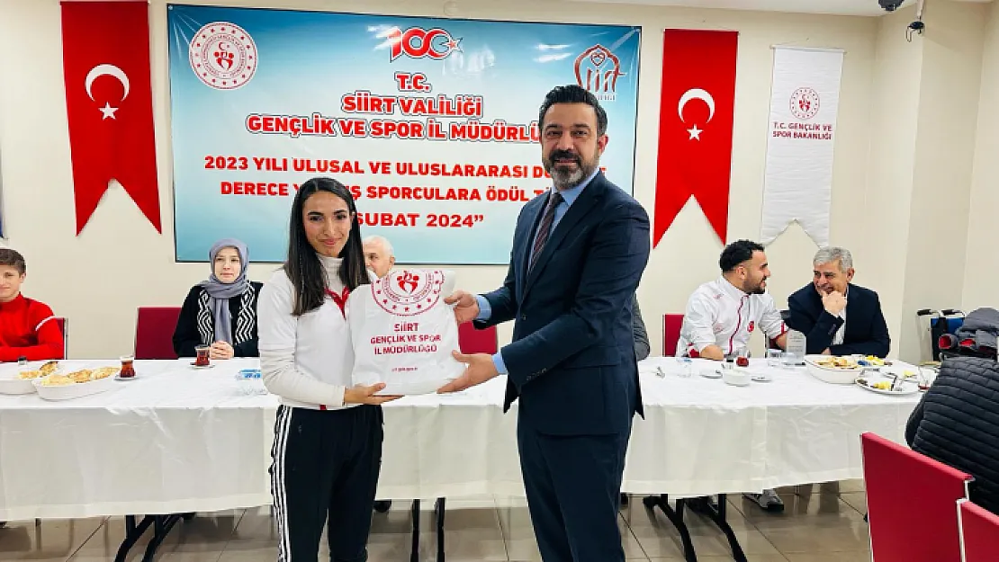 AK Parti Siirt Belediye Başkan Adayı Ekrem Olğaç, Derece Yapan Sporculara Ödül Verdi