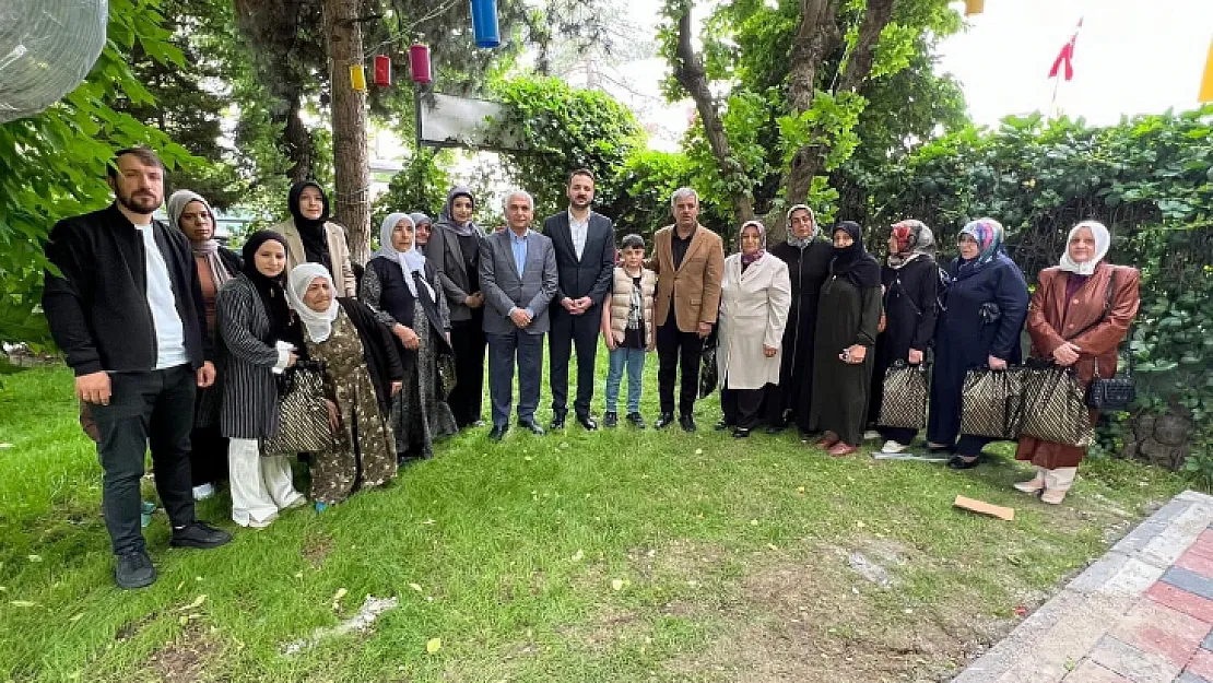 AK Parti Siirt İl Başkanı Özturan Anneler Gününde Şehit Anneleriyle Bir Araya Geldi