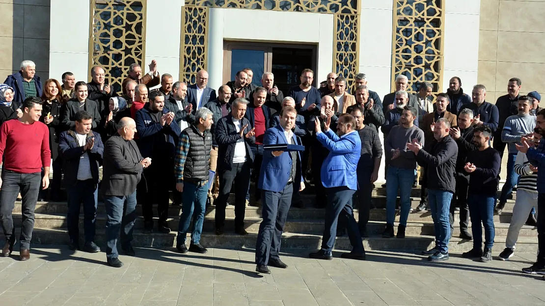 AK Parti Siirt İl Başkanlığına Adaylığını Açıklayan Canpolat, Siirt İl Özel İdaresi Genel Sekreterliği Görevinden Emekli Olup Çalışma Arkadaşlarıyla Vedalaştı!