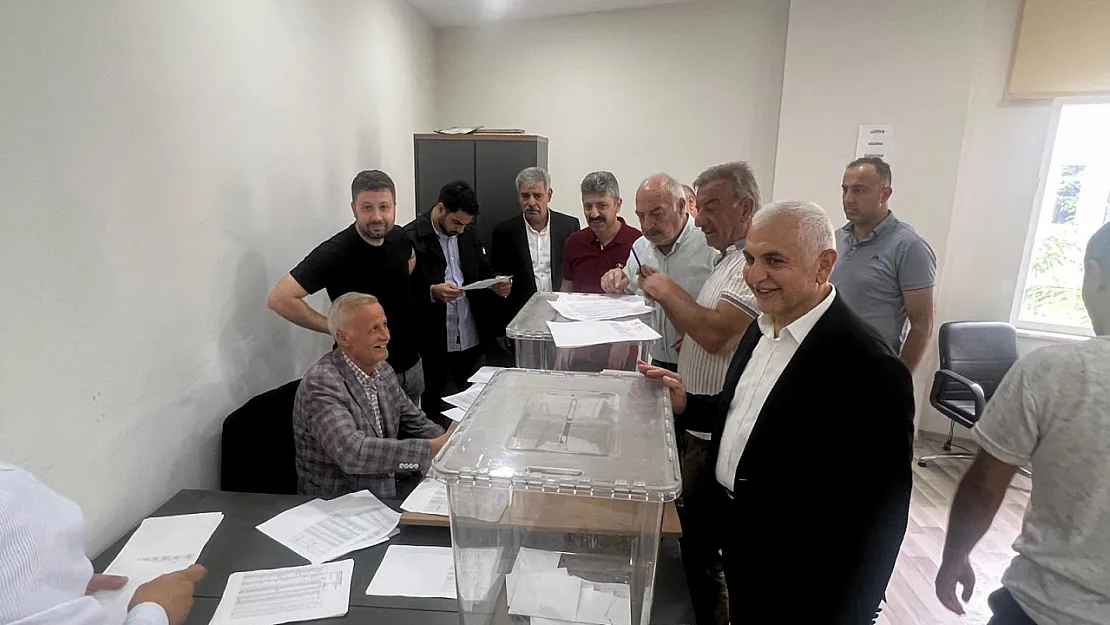 AK Parti Siirt İl Yönetiminde 8'inci Olağan Kongre Hazırlıkları Başladı!