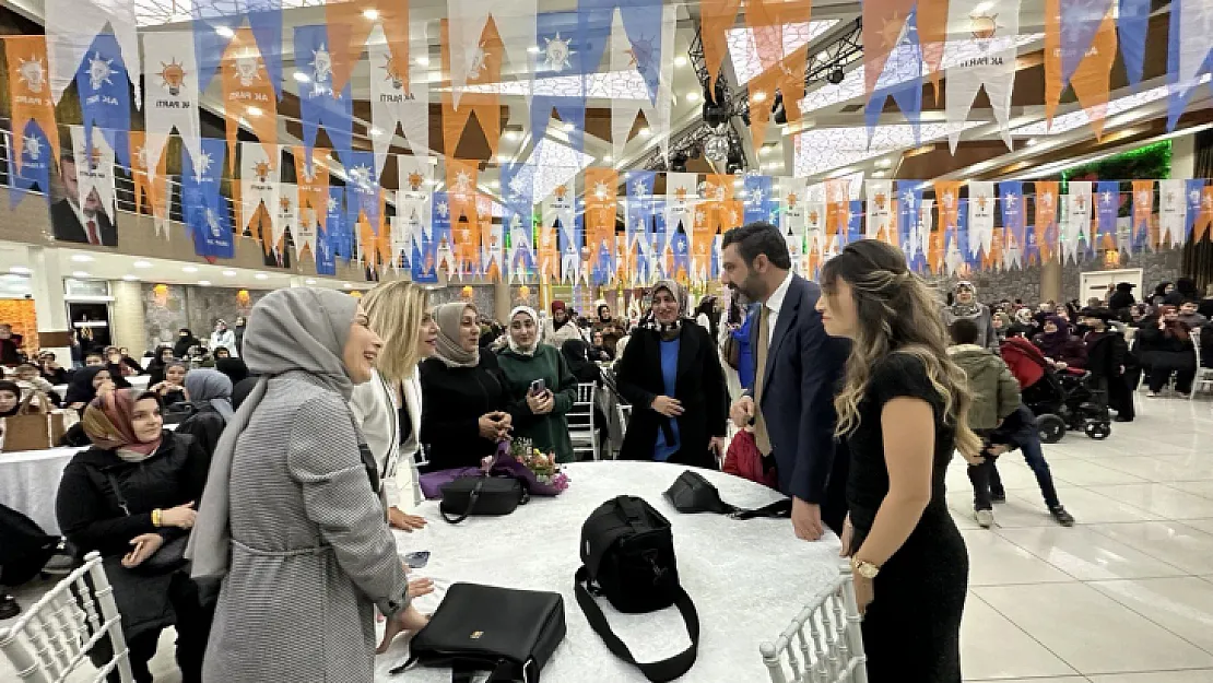 AK Parti Siirt'in Kadınlar Günü Etkinliğine Yoğun Katılım