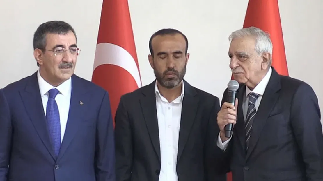 AK Parti ve DEM Parti Şanlıurfa'da husumetli iki aileyi barıştırdı