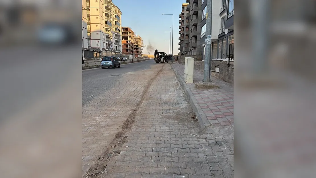 Alt Yapı Tamam, Üst Yapı Unutuldu! Siirt'te Mahalleli Toz Toprak İçinde Kaldı