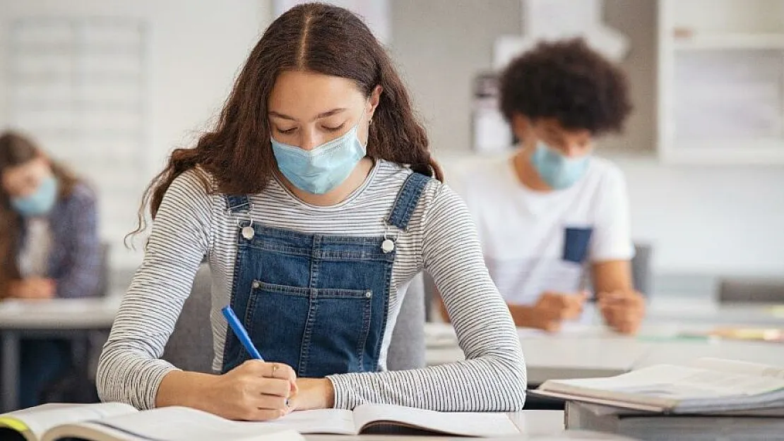 Lise öğrencilerine karne ve başarı belgeleri dijital ortamda verilecek
