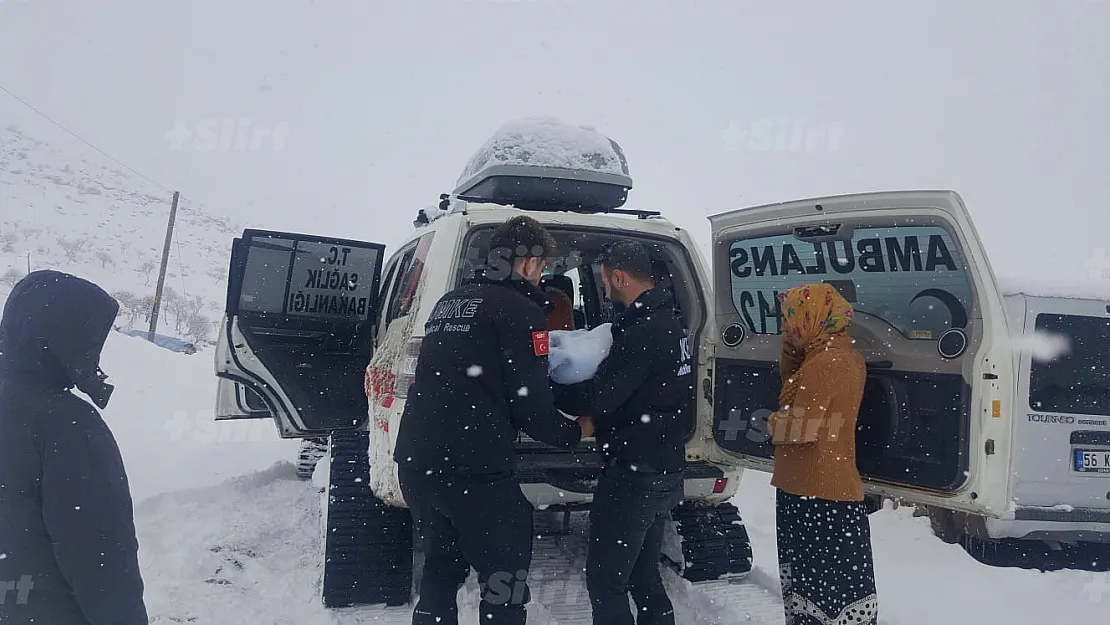 3 Aylık Bebek Paletli Ambulansla Kurtarıldı