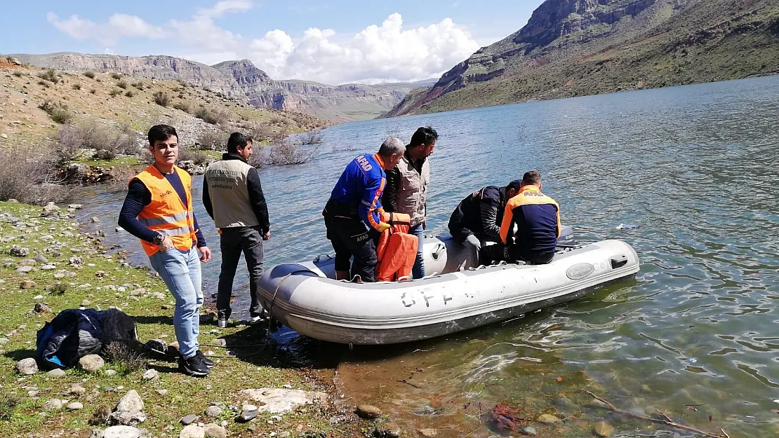 Ilısu Baraj Göletinde Mahsur Kalan Kediler Kurtarıldı