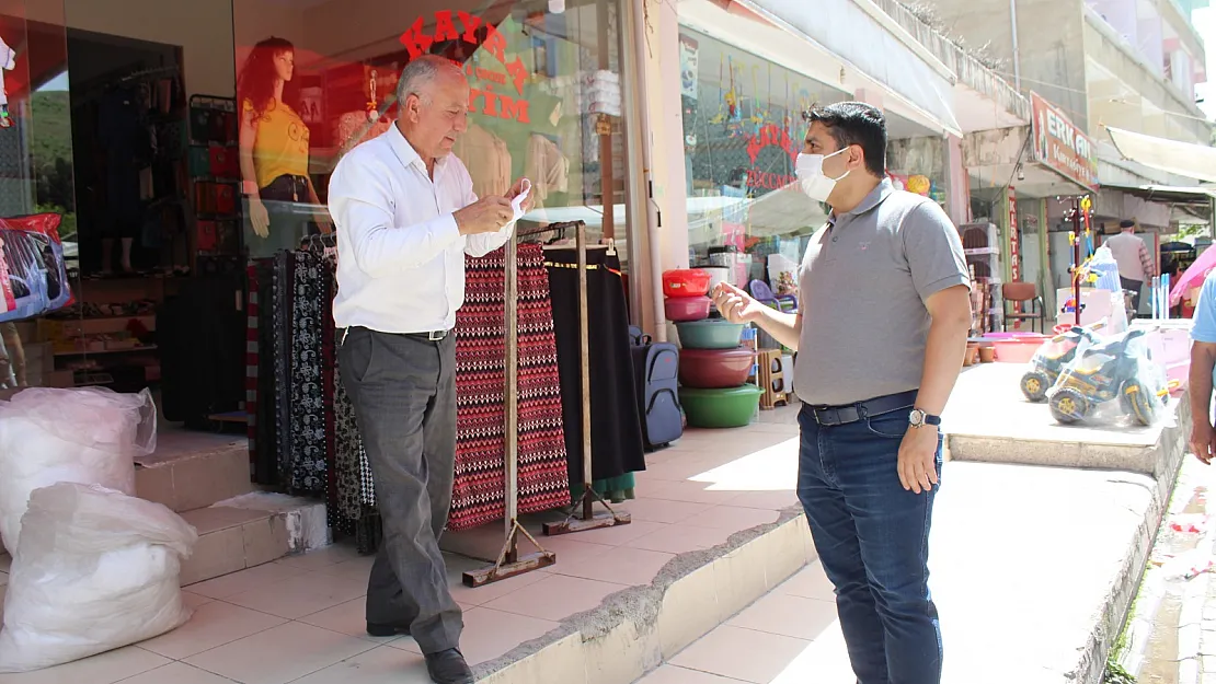 Kaymakam Tunç Maske Dağıttı