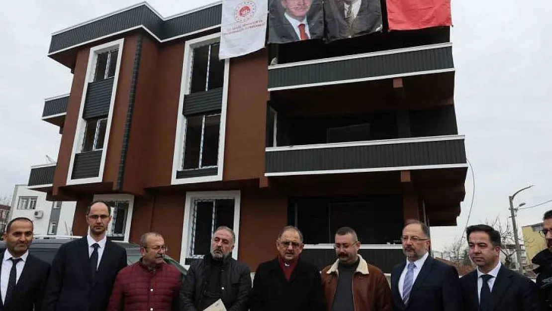 Bakan Özhaseki, Adıyaman'da evini yerinde yeniden yapan Kürkoğlu ailesini ziyaret etti