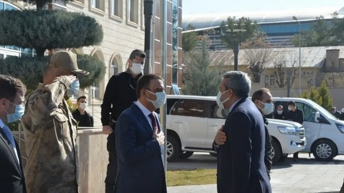 Bakan Yardımcısı Baydaş ve Jandarma Genel Komutanı Çetin, Siirt Valisi Hacıbektaşoğlu'nu ziyaret etti