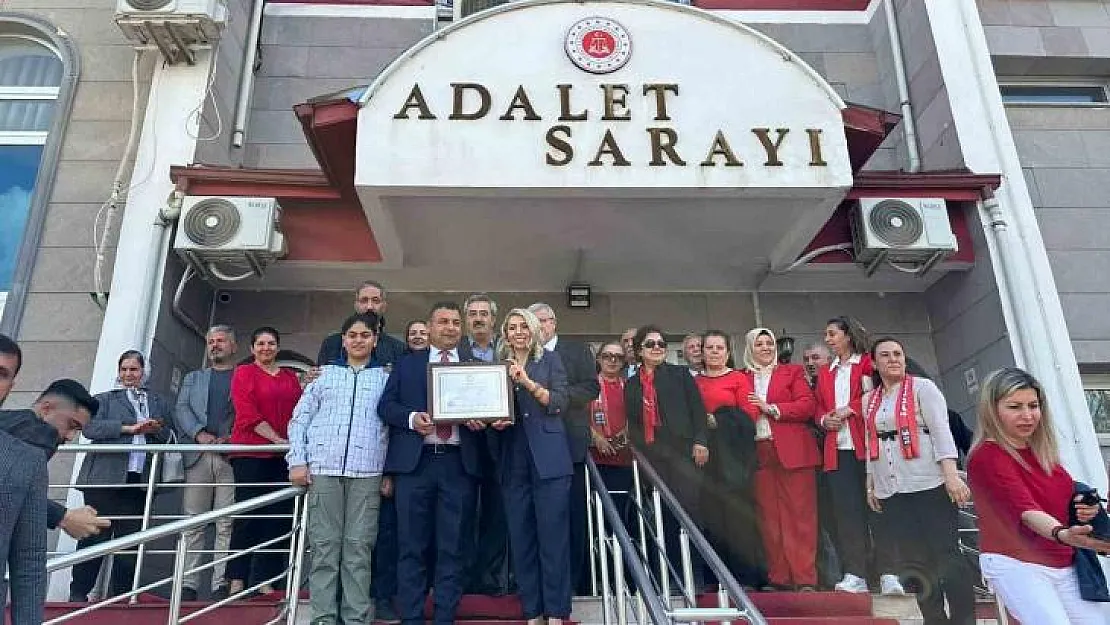 Başkan İskender Yıldırım mazbatasını aldı