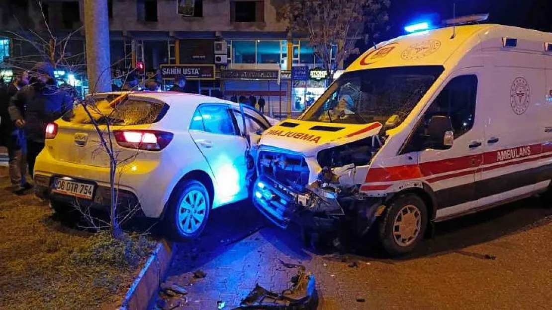 Batman'da gelin arabası ambulansla çarpıştı