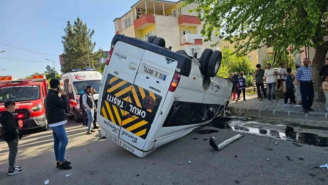 Batman'da minibüs ile otomobil çarpıştı: 4 yaralı