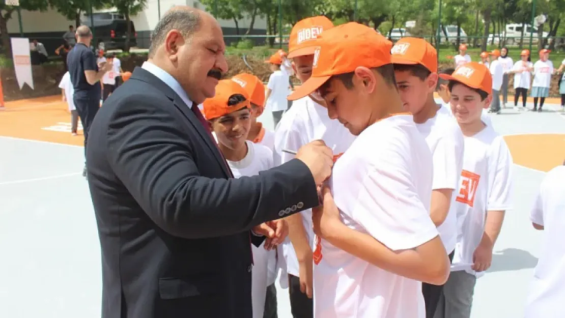 Baykan Belediye Başkanı Ekrem Erdem, BİDEV Basketbol Sahasının Açılışına Katıldı.