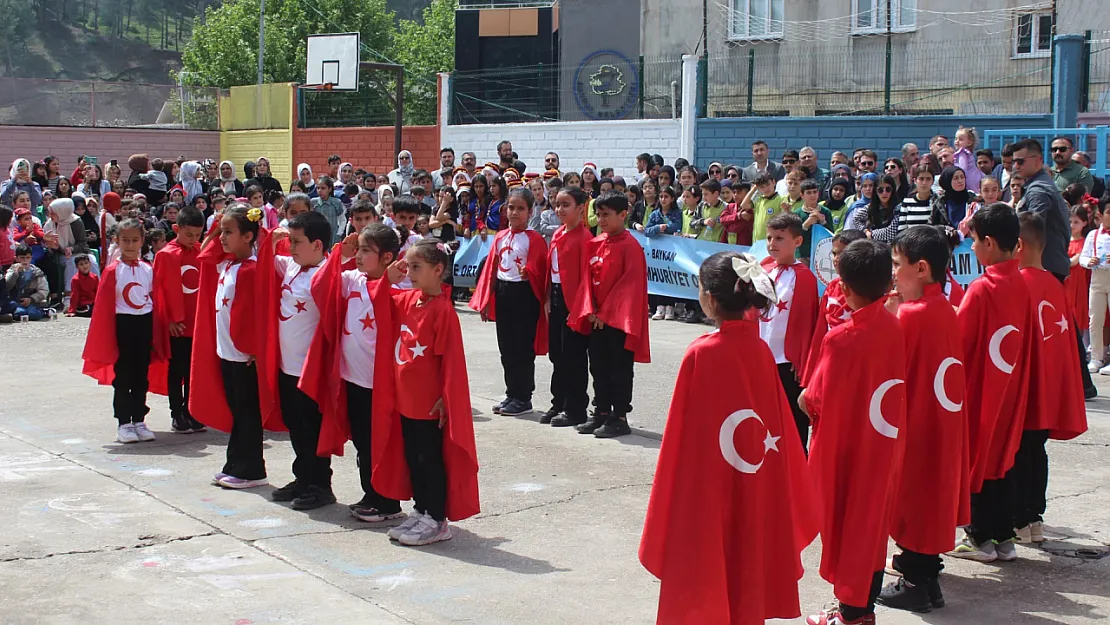 Baykan'da 23 Nisan Coşkusu: Çocuklardan Renkli Gösteriler
