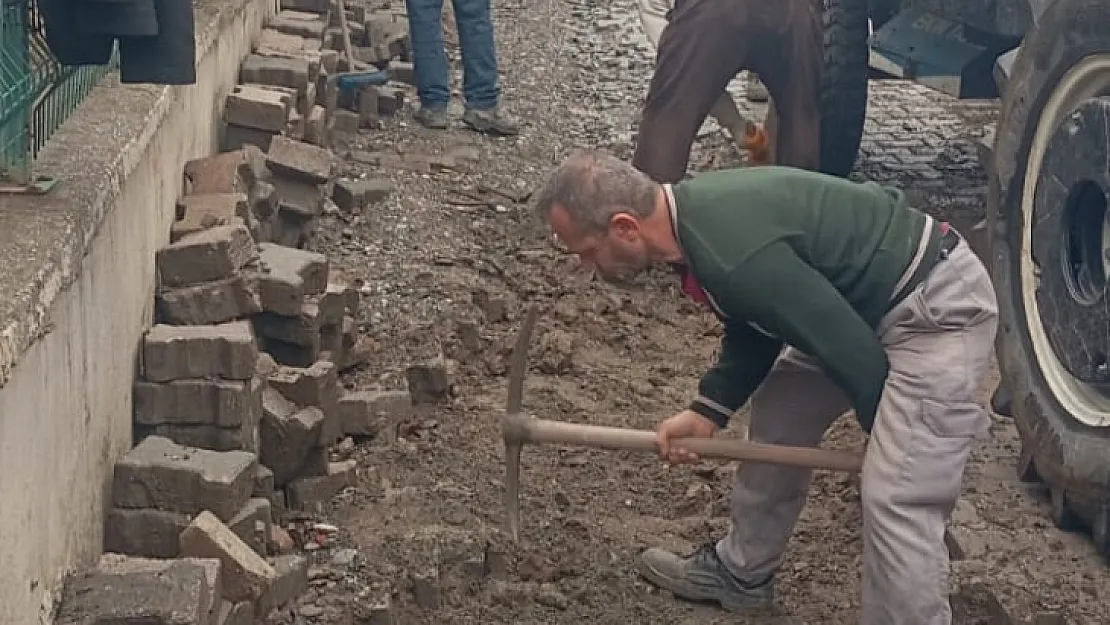 Baykan'da Ara Sokaklarda Kilit Parke Taşı Onarım Çalışmaları