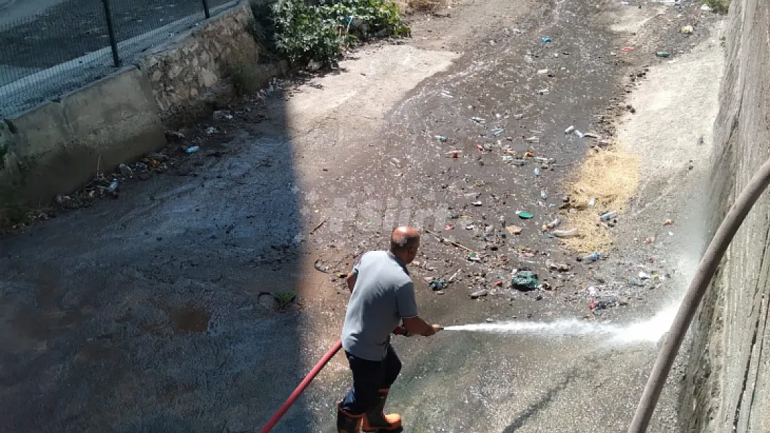 Baykan İlçe Merkezinde Bulunan Dere Yataklarında Temizlik Çalışması Yapıdlı!