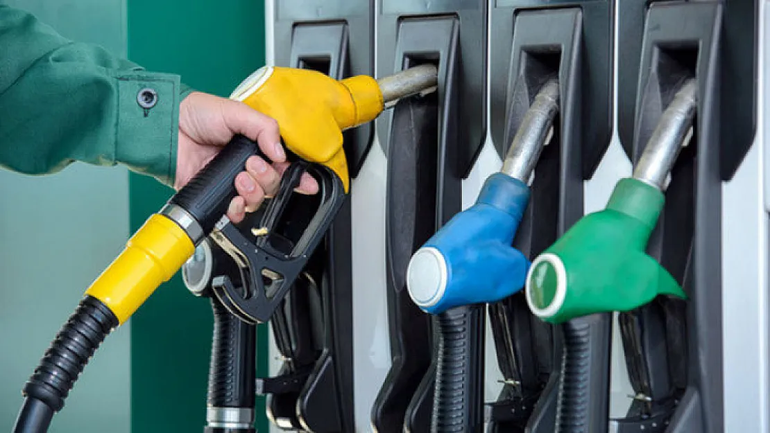 Bayram öncesi uzun yola çıkacaklara kötü haber: Benzine bu gece dev zam geliyor