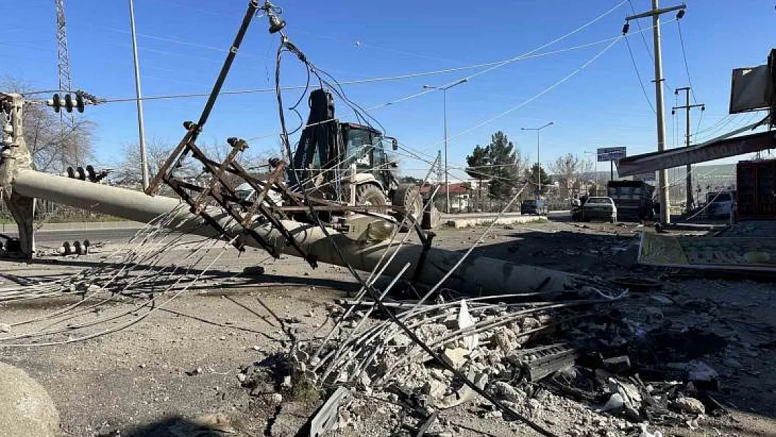 Beton direğe ok gibi saplanan aracın kaza yaptığı bölge gündüz görüntülendi