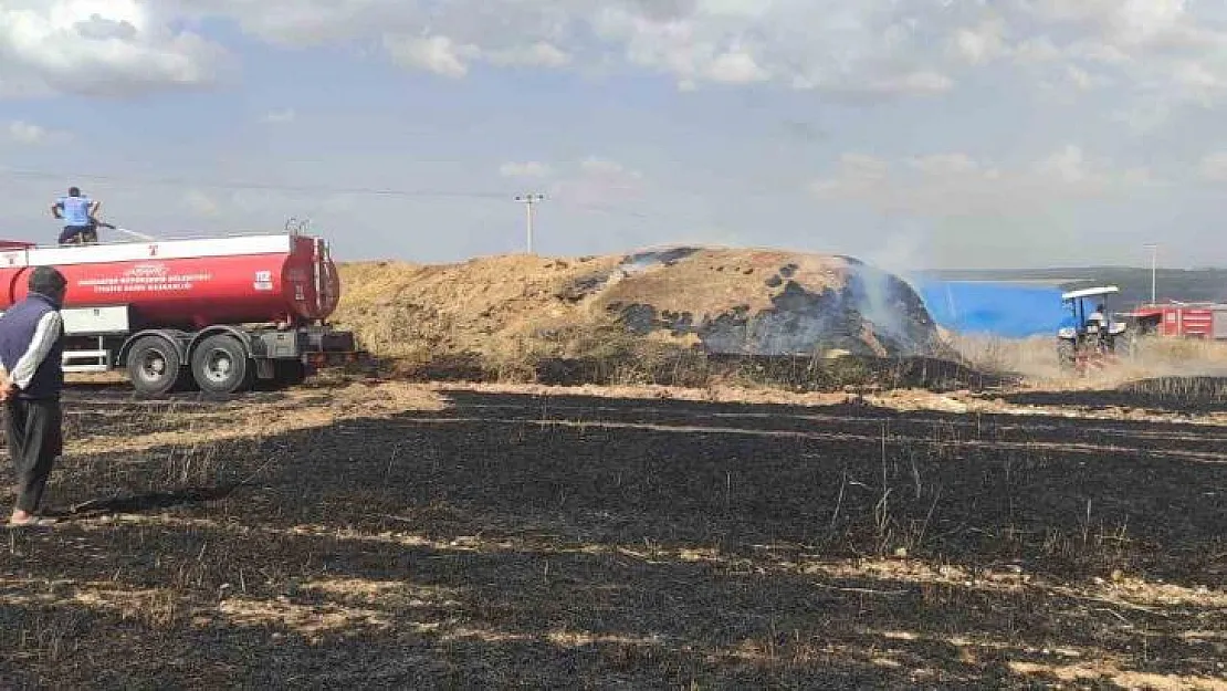 Biçerdöver hasat yaparken sıçrayan kıvılcımlar tarlayı küle çevirdi