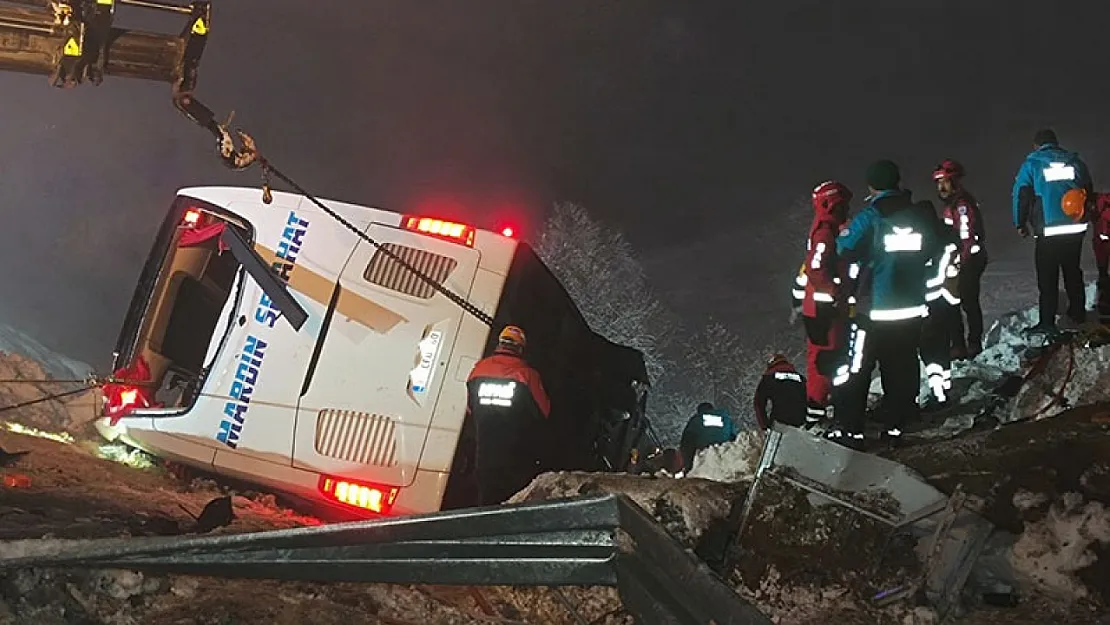 Bingöl'de Feci Kaza: Yolcu Otobüsü Şarampole Devrildi! 4 ölü, 30'dan fazla yaralı