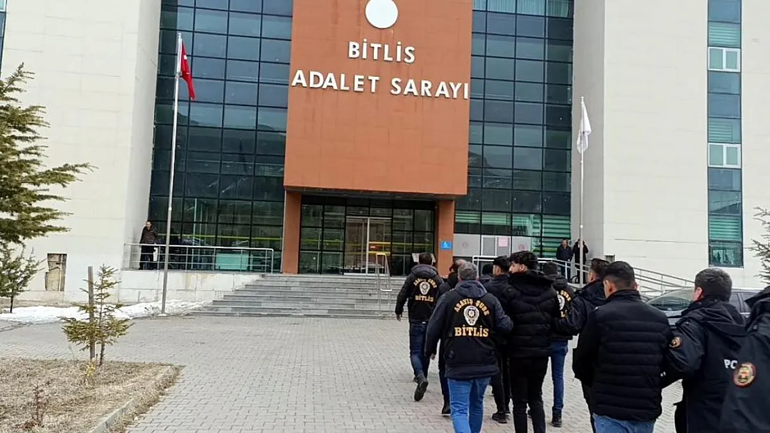 Bitlis'te Kendini Polis Olarak Tanıtan Dolandırıcılara Operasyon!