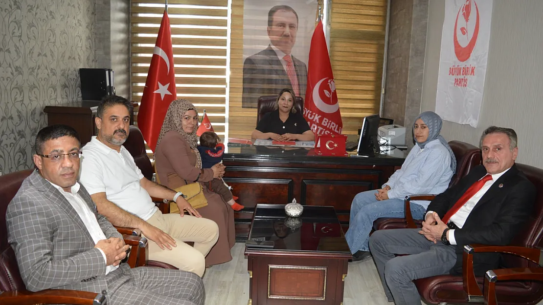 Büyük Birlik Partisi Siirt'te Kadın Kollarını Kurdu: Başkanlığa Aynur Çokal Atandı
