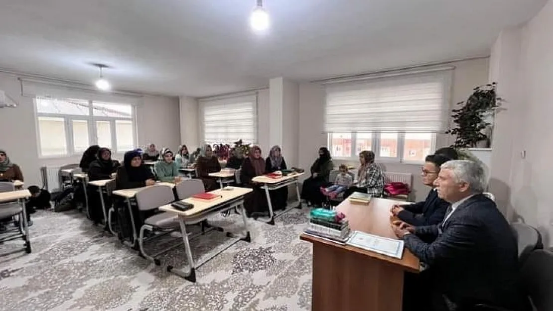 Çermik Kaymakamı Yılmaz, Kur'an kursu öğrenci ve hocalarıyla bir araya geldi