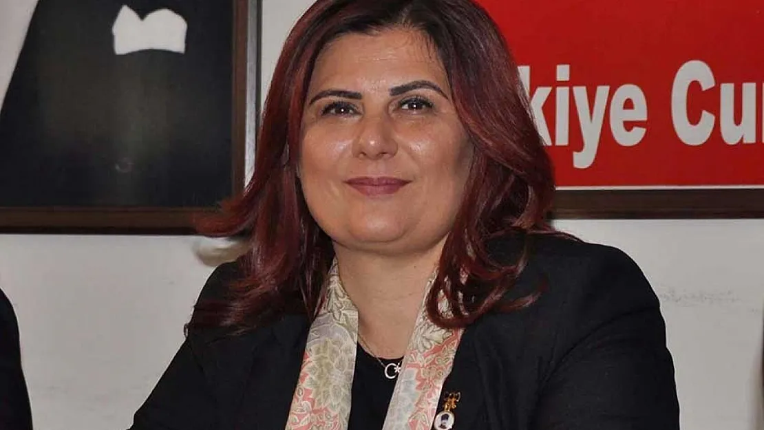 CHP'de Deprem: Özlem Çerçioğlu ve Üç Belediye Başkanı İstifa Etti
