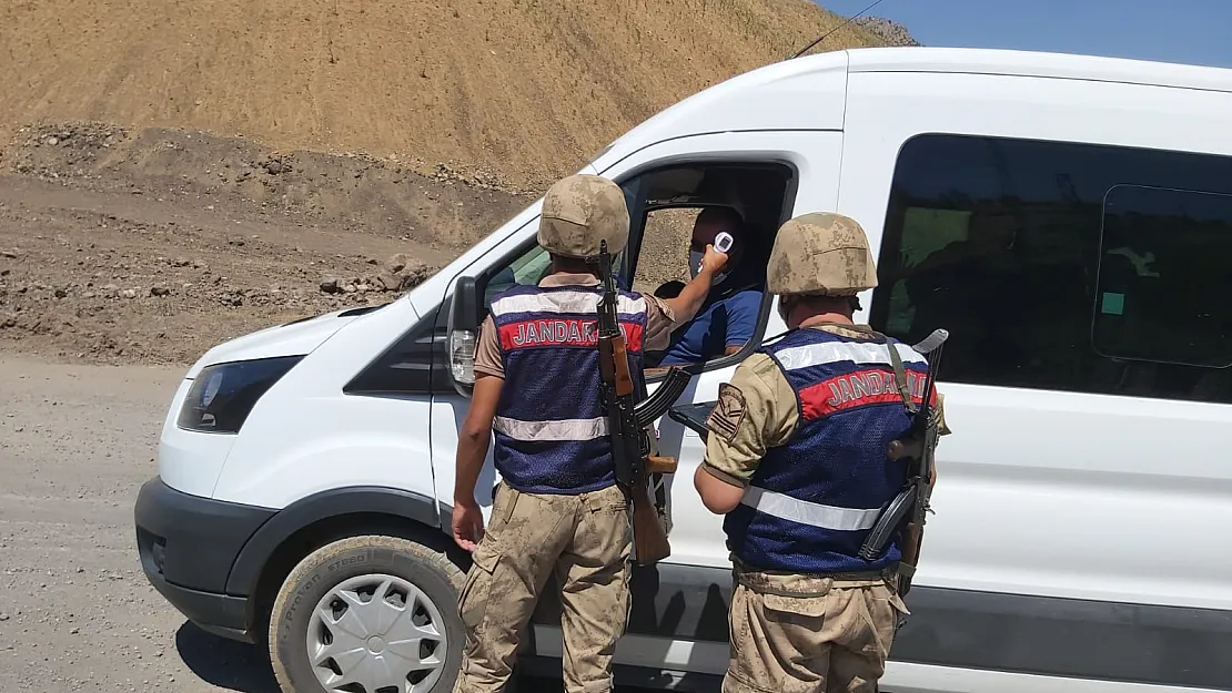 Siirt'te  Jandarma Ekipleri, Okul Servislerine Yönelik Denetim Yaptı