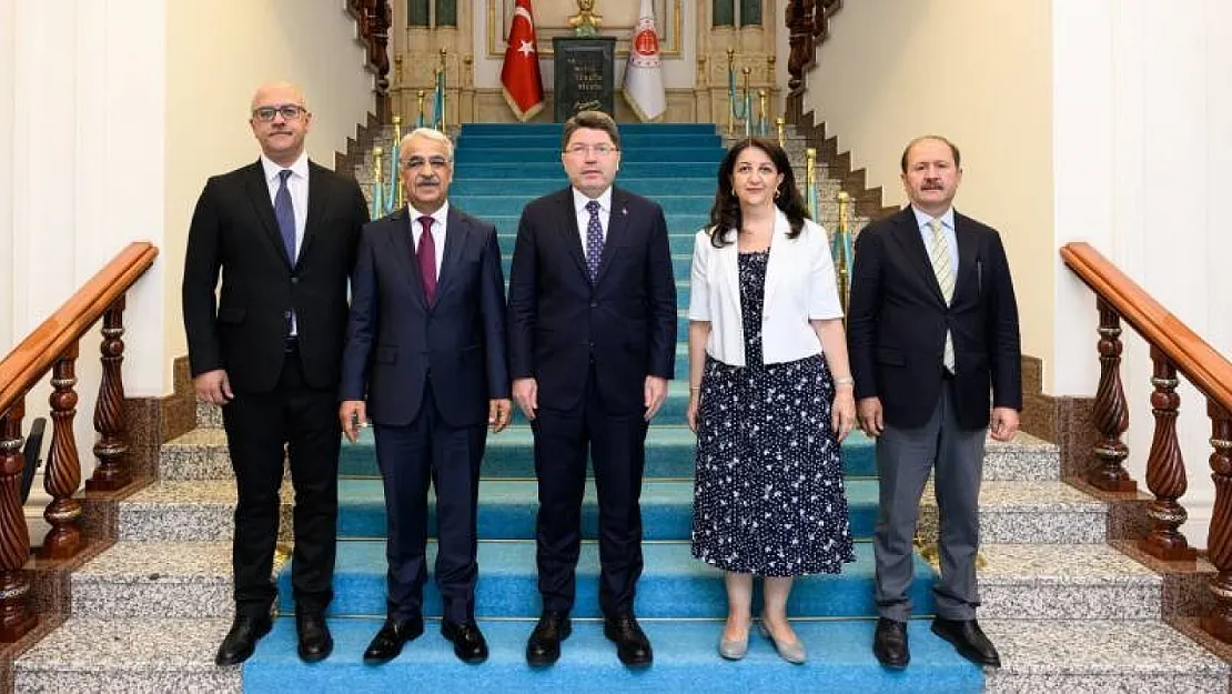 DEM Parti'den Adalet Bakanı'na Ziyaret: Demirtaş'ın Tahliyesi Konuşuldu