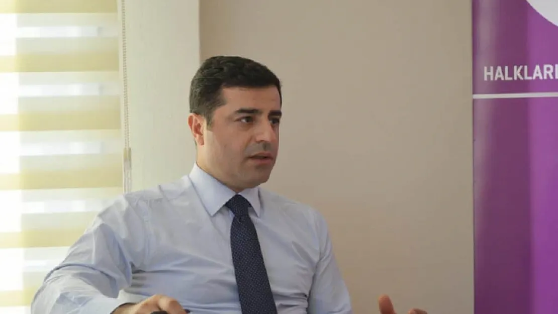 Demirtaş'ın Kürtçe mesajına 'Random gülücük' diyen müzisyen topa tutuldu