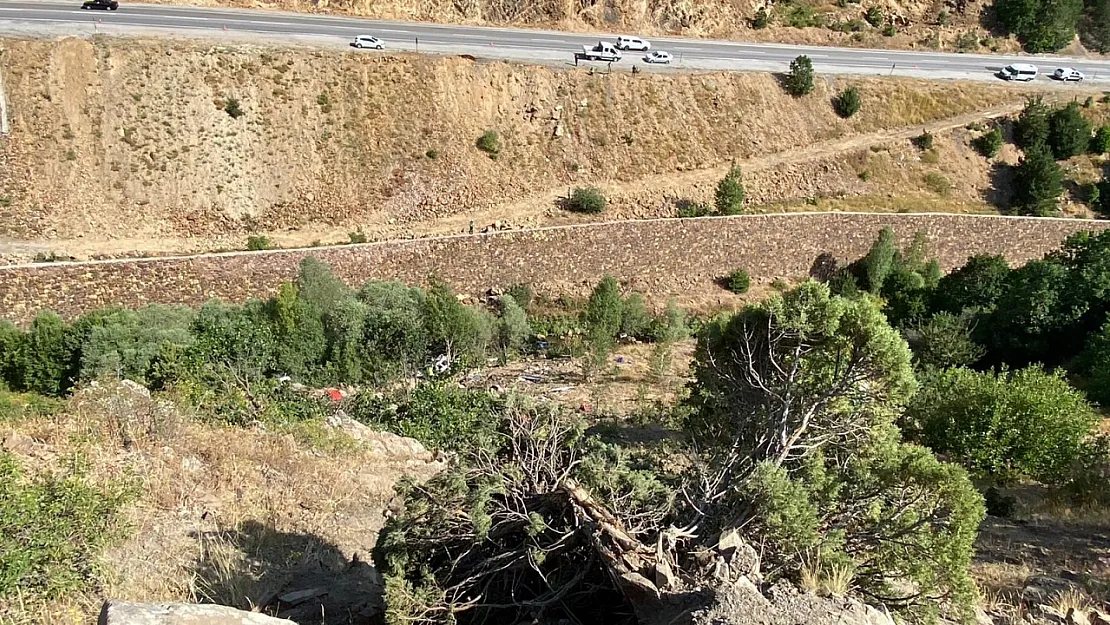 Fındık İşçilerini Taşıyan Minibüs Uçuruma Yuvarlandı: 4 Ölü, 18 Yaralı
