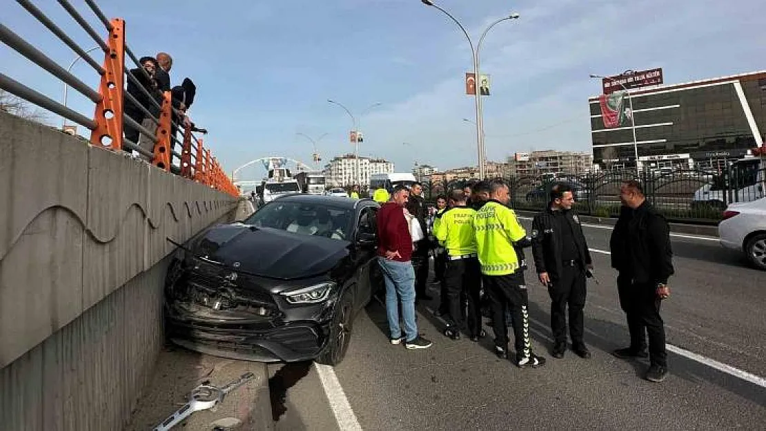 Diyarbakır'da 7 aracın karıştığı zincirleme kazada 4 kişi yaralandı