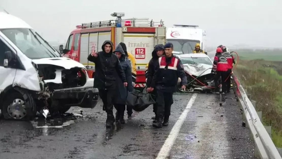 Diyarbakır'da feci kaza: 3 ölü, 2 yaralı